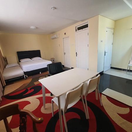 Hotel Multi 88 Syariah Jakarta Exterior foto