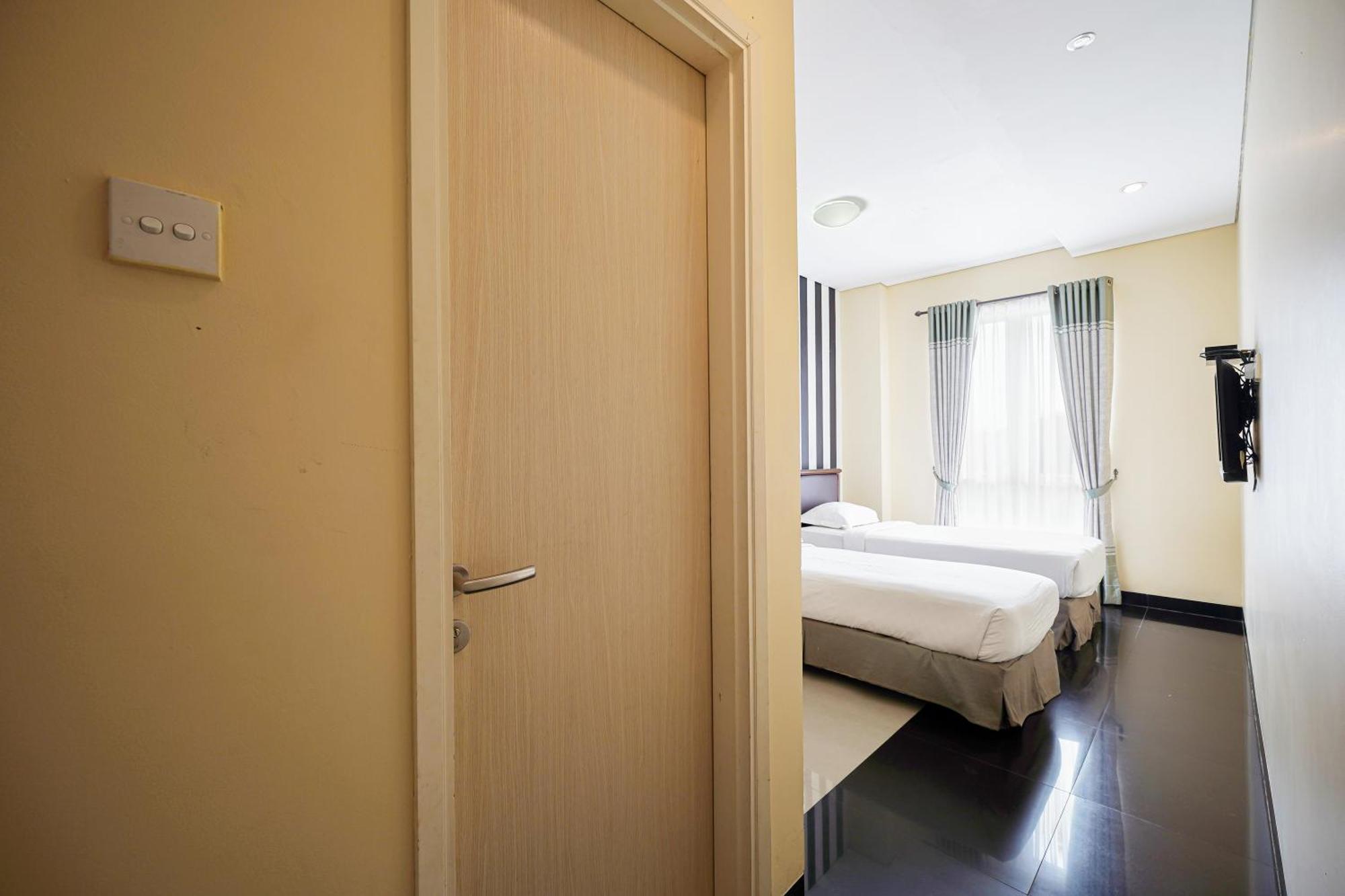 Hotel Multi 88 Syariah Jakarta Exterior foto